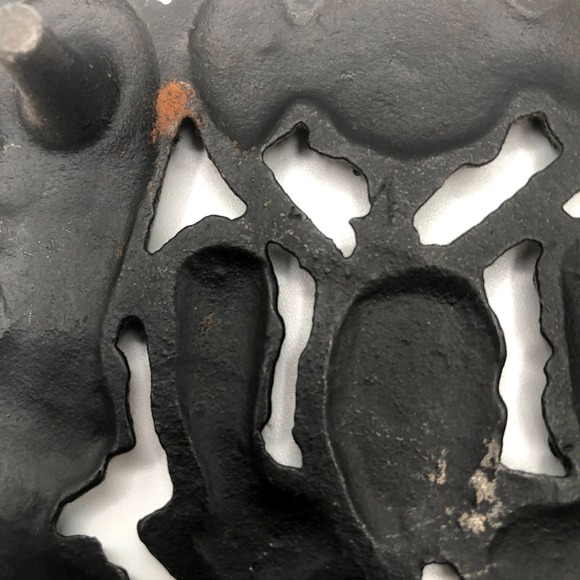 Vintage Hand-Painted Iron‎ Trivet - Picture 6 of 6